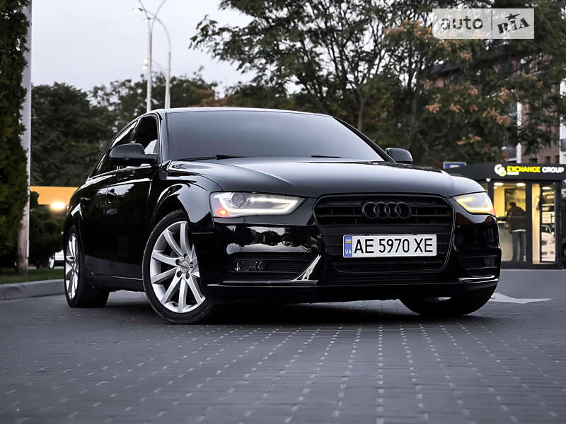 Седан Audi A4 2012 в Днепре