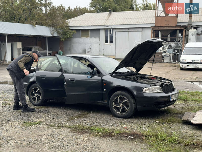 Седан Audi A4 1996 в Луцке
