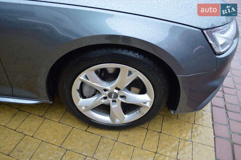 Седан Audi A4 2016 в Львове