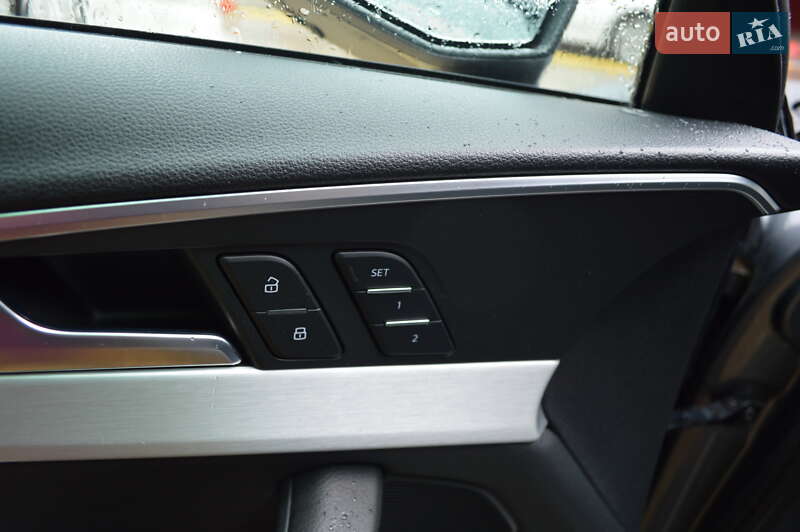 Седан Audi A4 2016 в Львове