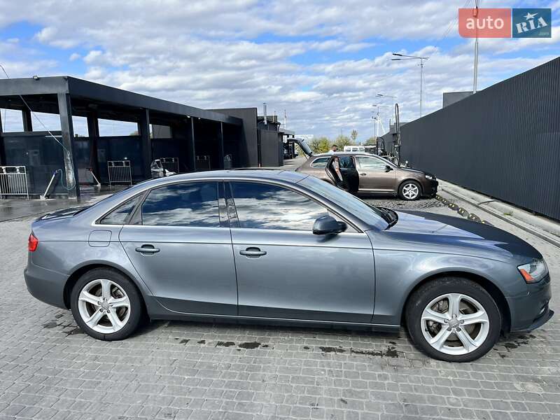 Седан Audi A4 2012 в Львове