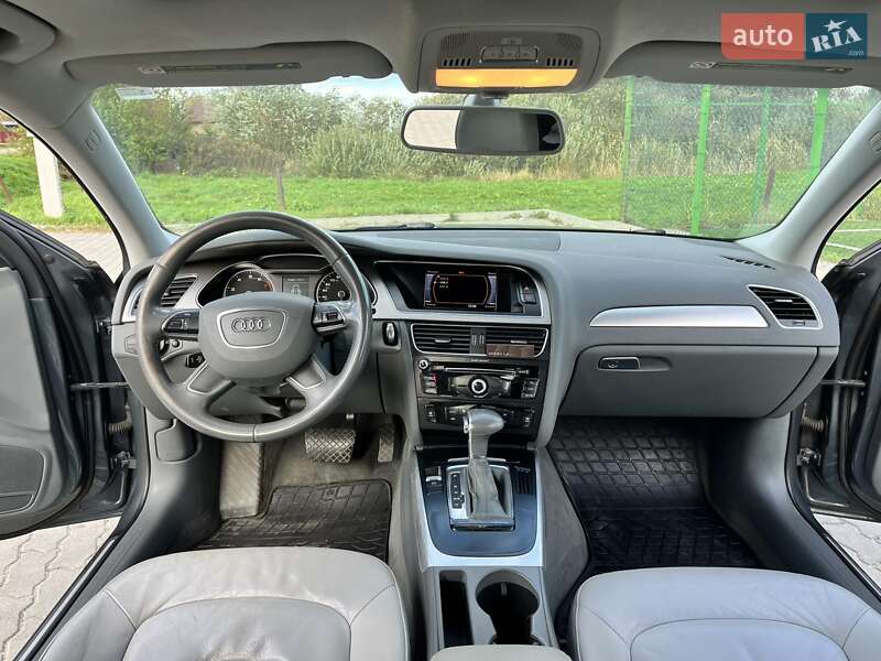 Седан Audi A4 2012 в Львове