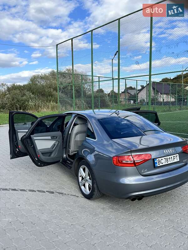 Седан Audi A4 2012 в Львове