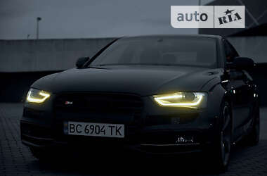 Седан Audi A4 2014 в Львові