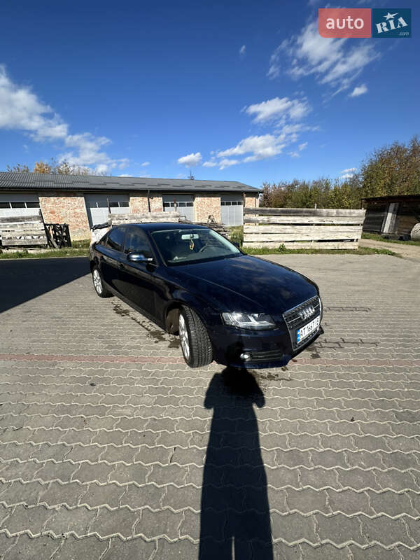 Седан Audi A4 2011 в Калуші