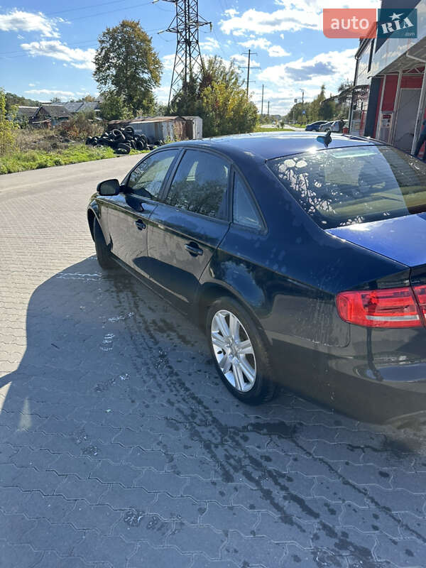 Седан Audi A4 2011 в Калуші