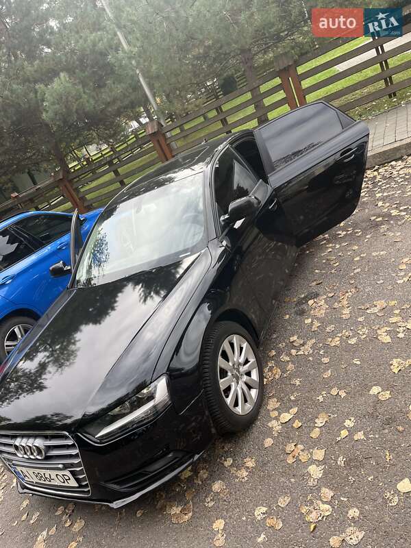 Седан Audi A4 2013 в Львове