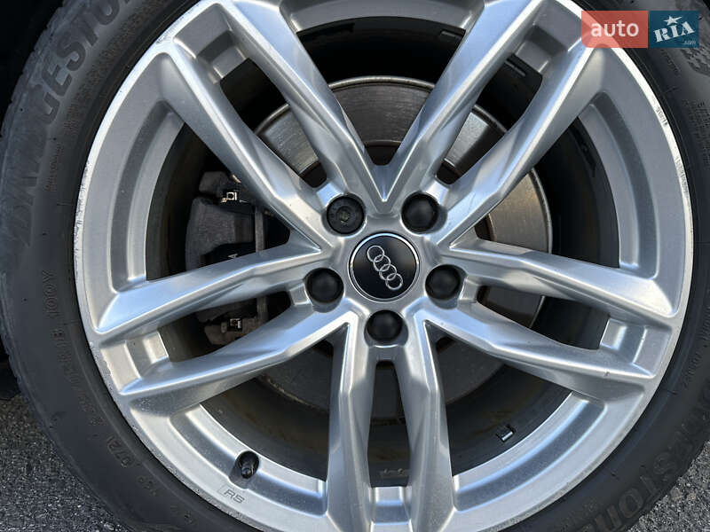 Седан Audi A4 2016 в Ужгороді