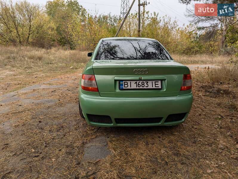 Седан Audi A4 1997 в Миргороде