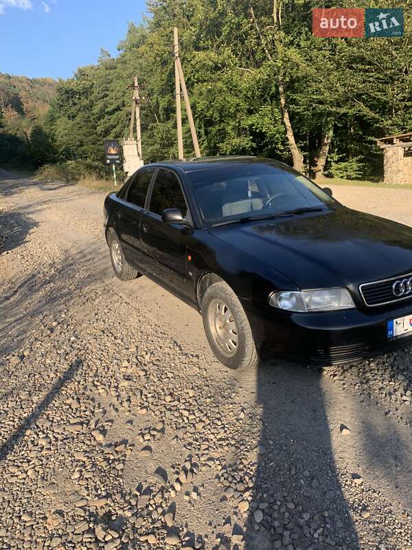 Седан Audi A4 1997 в Хусте