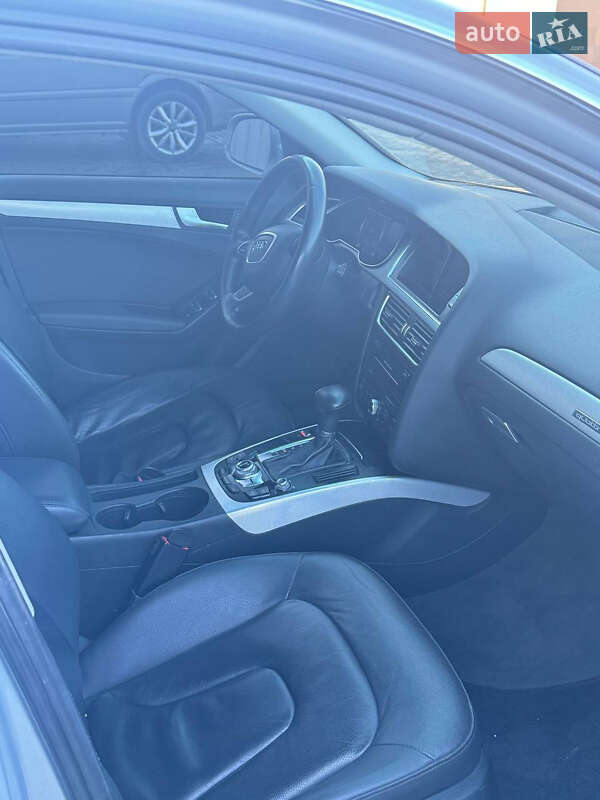 Седан Audi A4 2012 в Виноградові