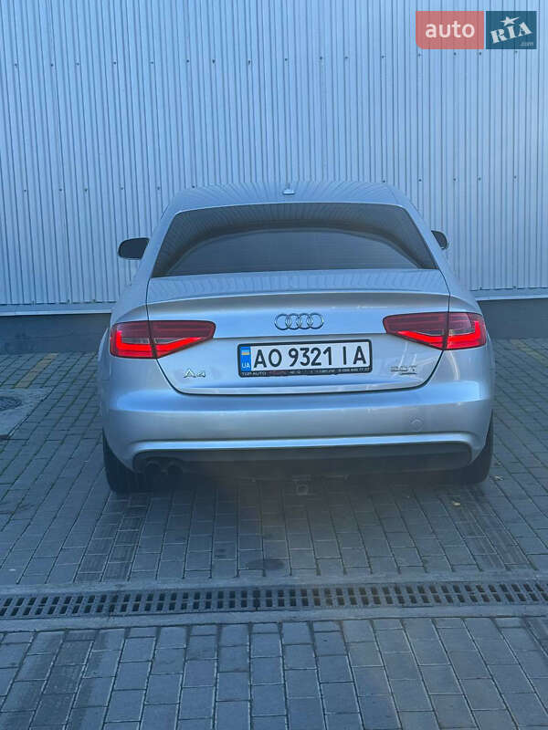 Седан Audi A4 2012 в Виноградові