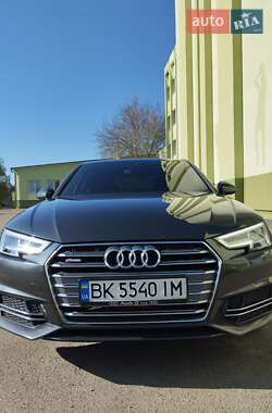 Седан Audi A4 2018 в Рівному