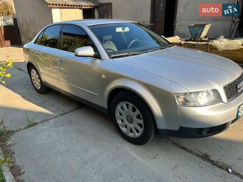 Седан Audi A4 2003 в Виноградовке
