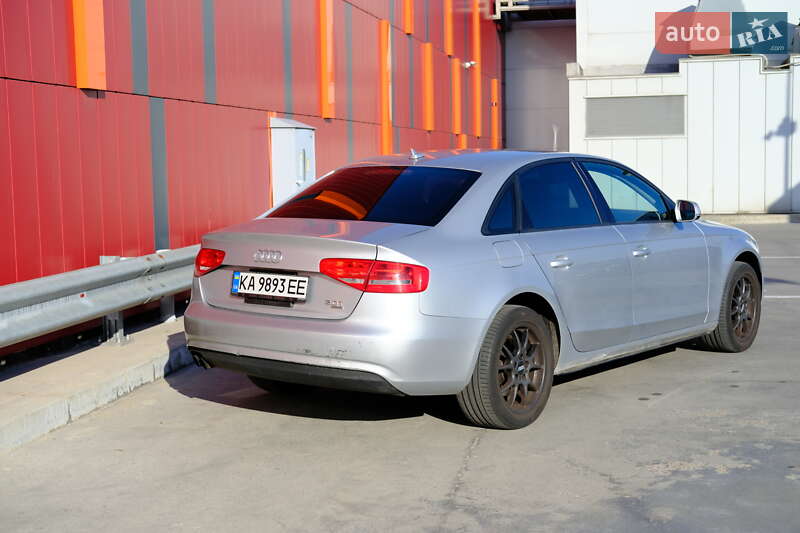 Седан Audi A4 2013 в Києві