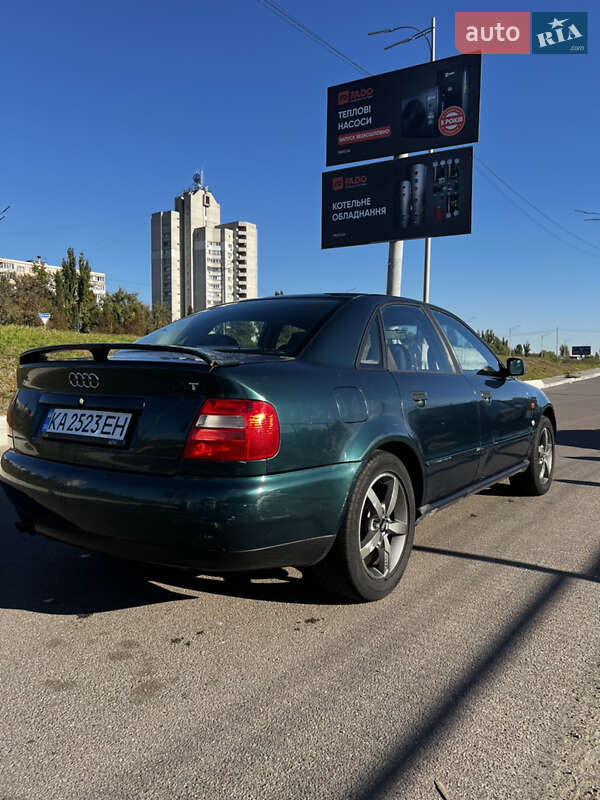 Седан Audi A4 1995 в Києві