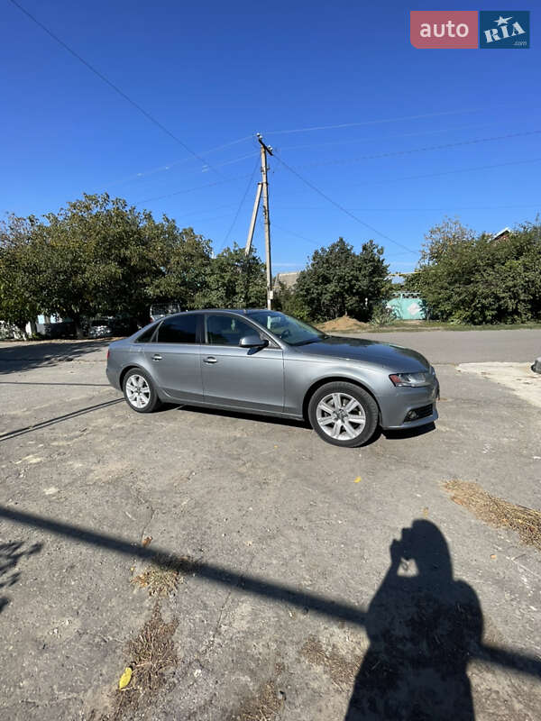 Седан Audi A4 2011 в Великій Михайлівці
