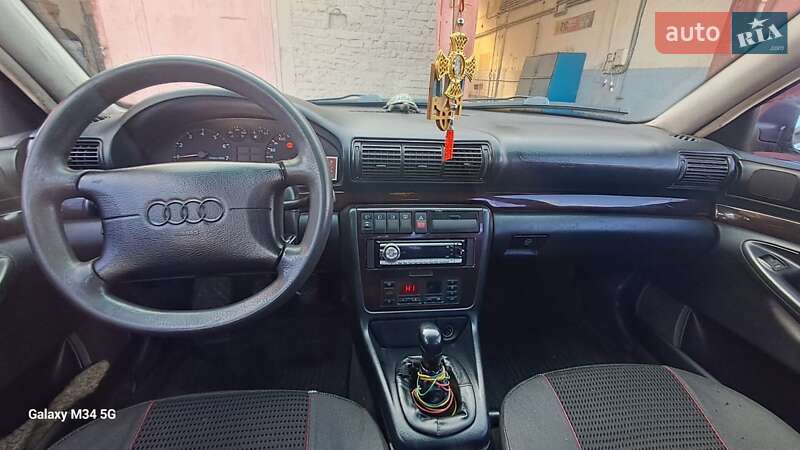 Седан Audi A4 1995 в Ивано-Франковске