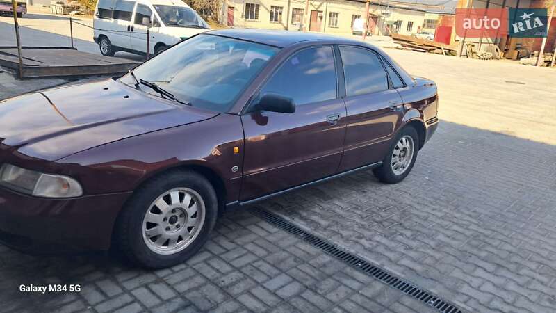 Седан Audi A4 1995 в Ивано-Франковске