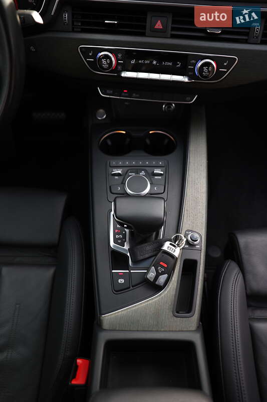 Седан Audi A4 2018 в Луцке
