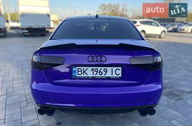 Седан Audi A4 2013 в Ровно