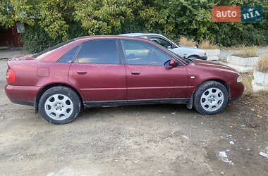 Седан Audi A4 1999 в Чернівцях