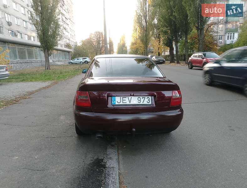 Седан Audi A4 1997 в Києві