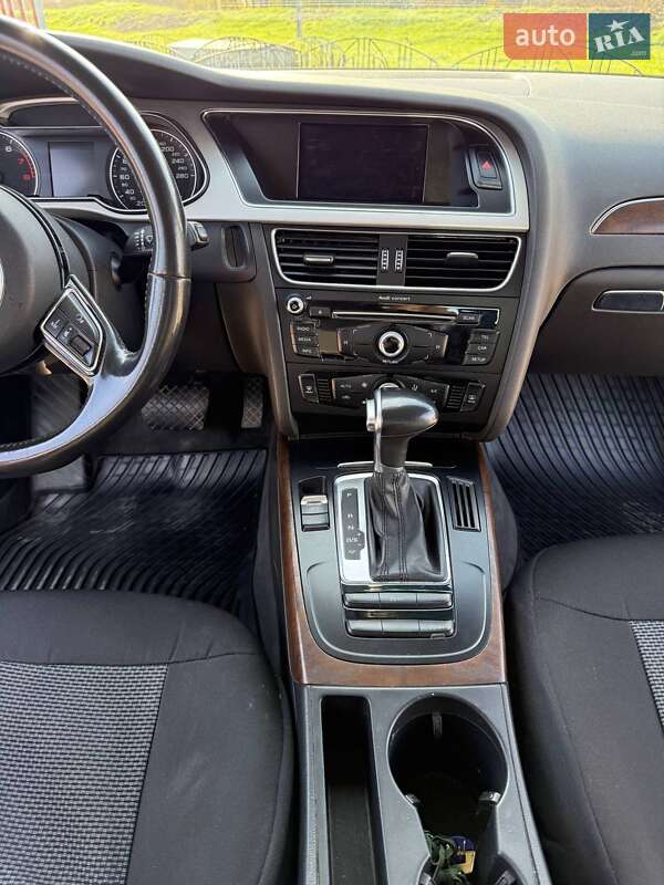 Седан Audi A4 2015 в Мукачево