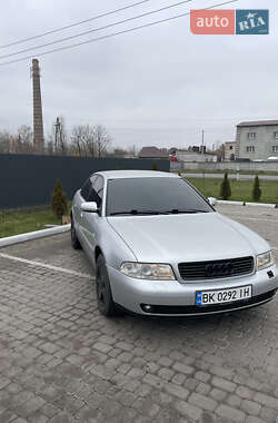 Седан Audi A4 1999 в Червонограді