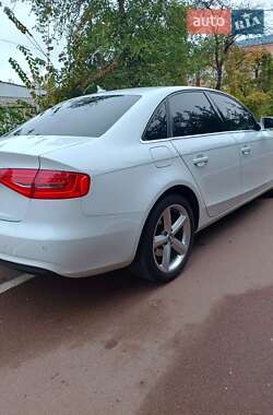 Седан Audi A4 2013 в Коростене