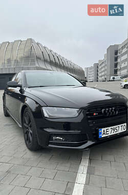 Седан Audi A4 2015 в Днепре