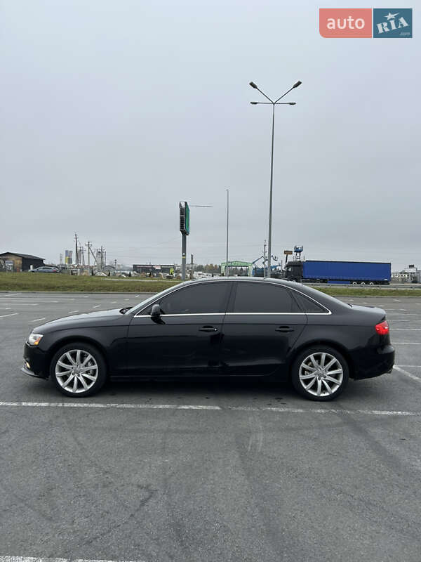 Седан Audi A4 2013 в Львове