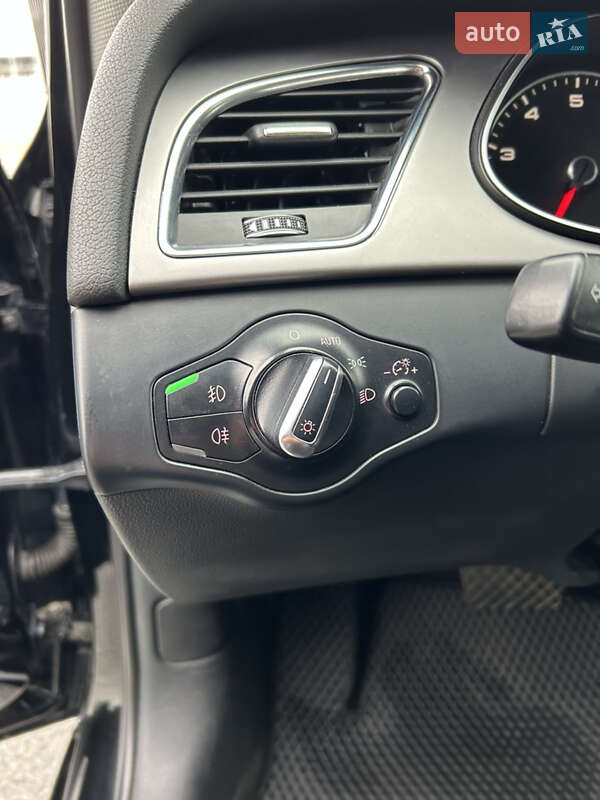 Седан Audi A4 2013 в Львове
