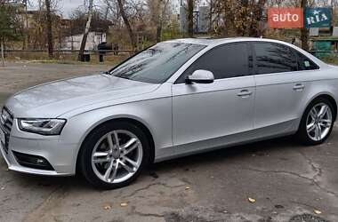 Седан Audi A4 2013 в Кременчуці