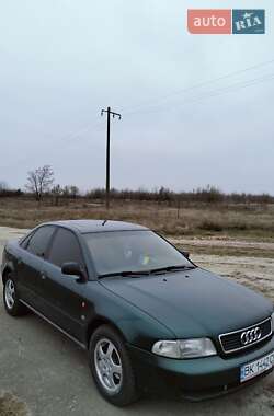 Седан Audi A4 1996 в Заречном