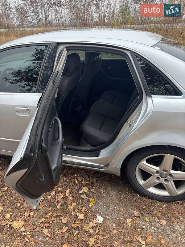 Седан Audi A4 2004 в Смілі
