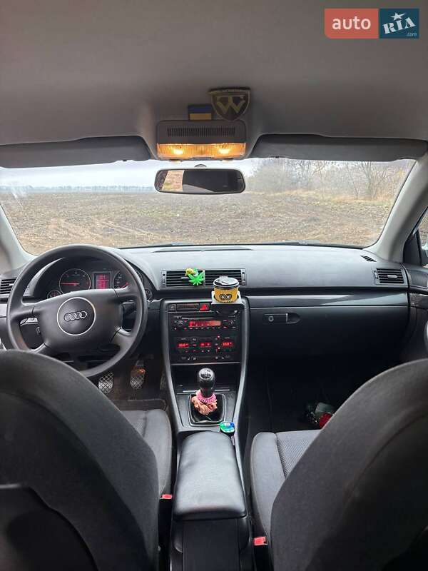 Седан Audi A4 2004 в Смілі