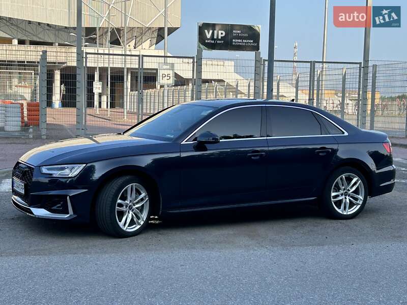 Седан Audi A4 2016 в Львові