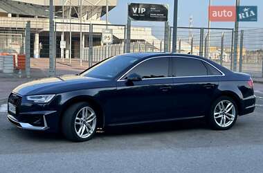 Седан Audi A4 2016 в 
