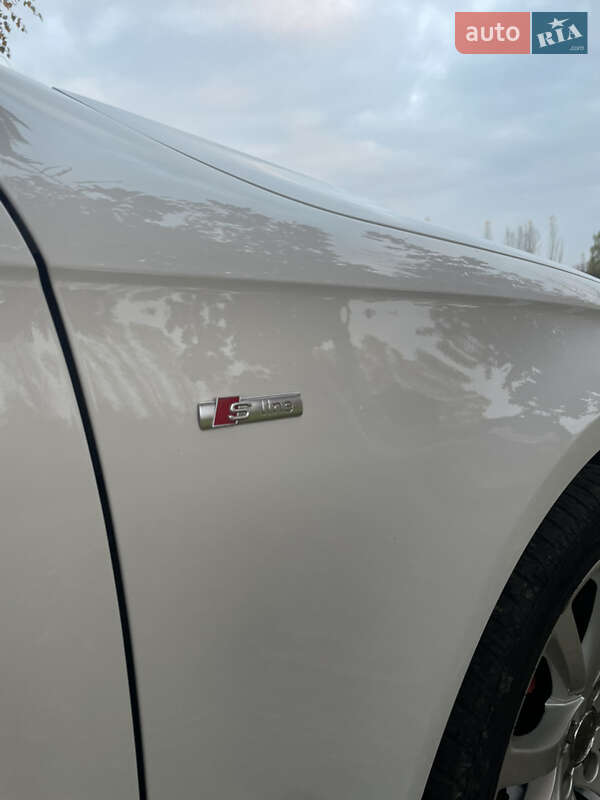 Седан Audi A4 2014 в Мукачево