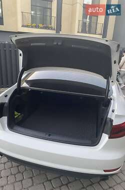 Седан Audi A4 2017 в 