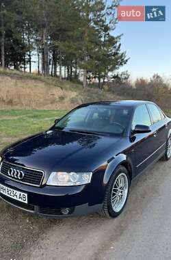 Седан Audi A4 2002 в Окнах