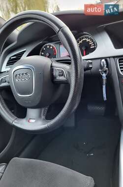 Седан Audi A4 2011 в Львове