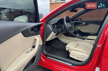 Седан Audi A4 2020 в 