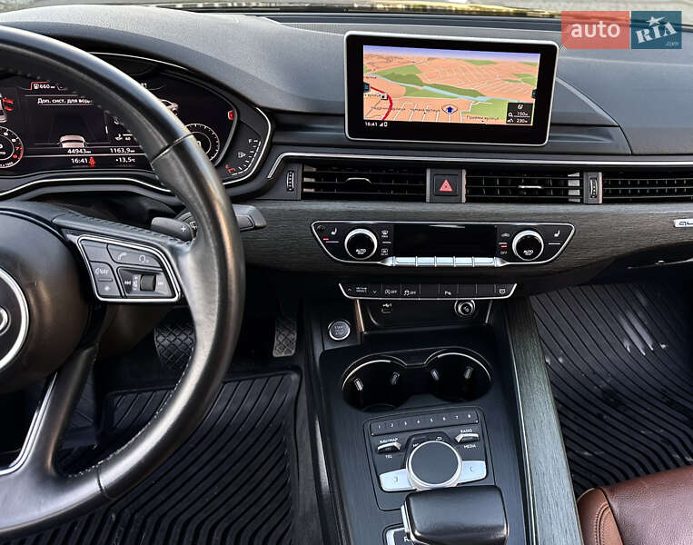 Седан Audi A4 2018 в Ивано-Франковске