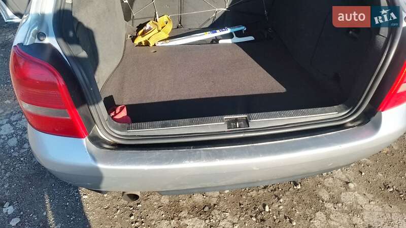 Седан Audi A4 2000 в Кривом Роге