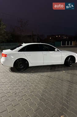 Седан Audi A4 2011 в Кривом Роге