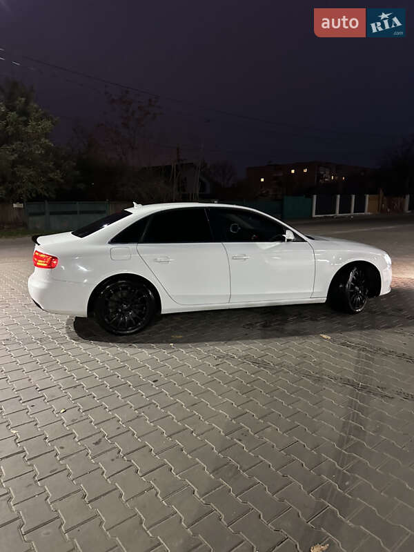 Седан Audi A4 2011 в Кривом Роге
