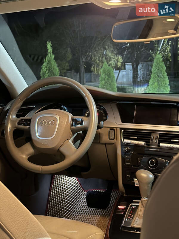 Седан Audi A4 2011 в Кривом Роге