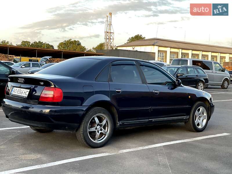 Седан Audi A4 1998 в Мукачевому